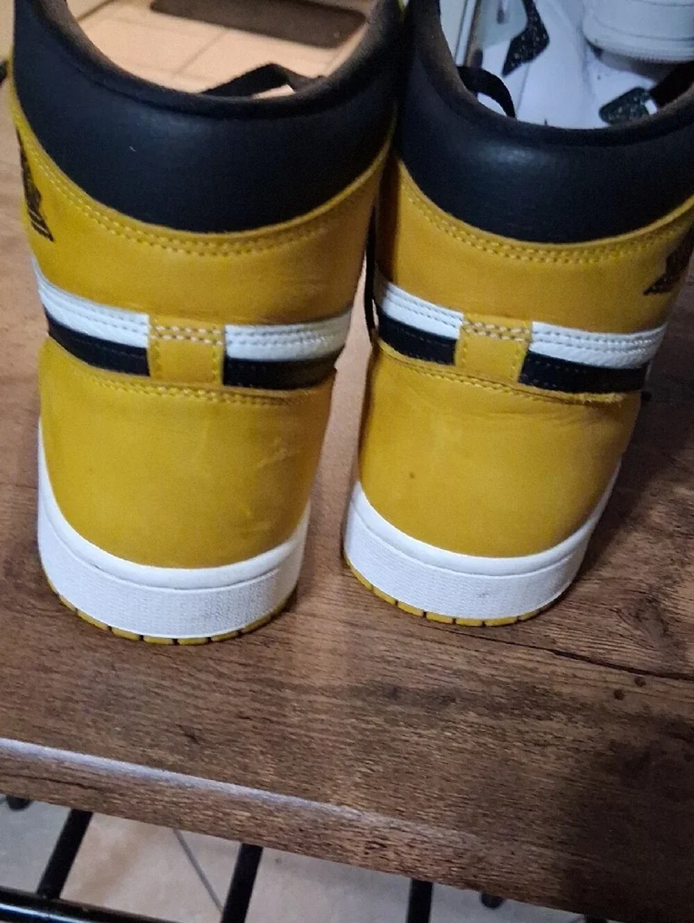 Jordan 1 Mid - White/Yellow/Black